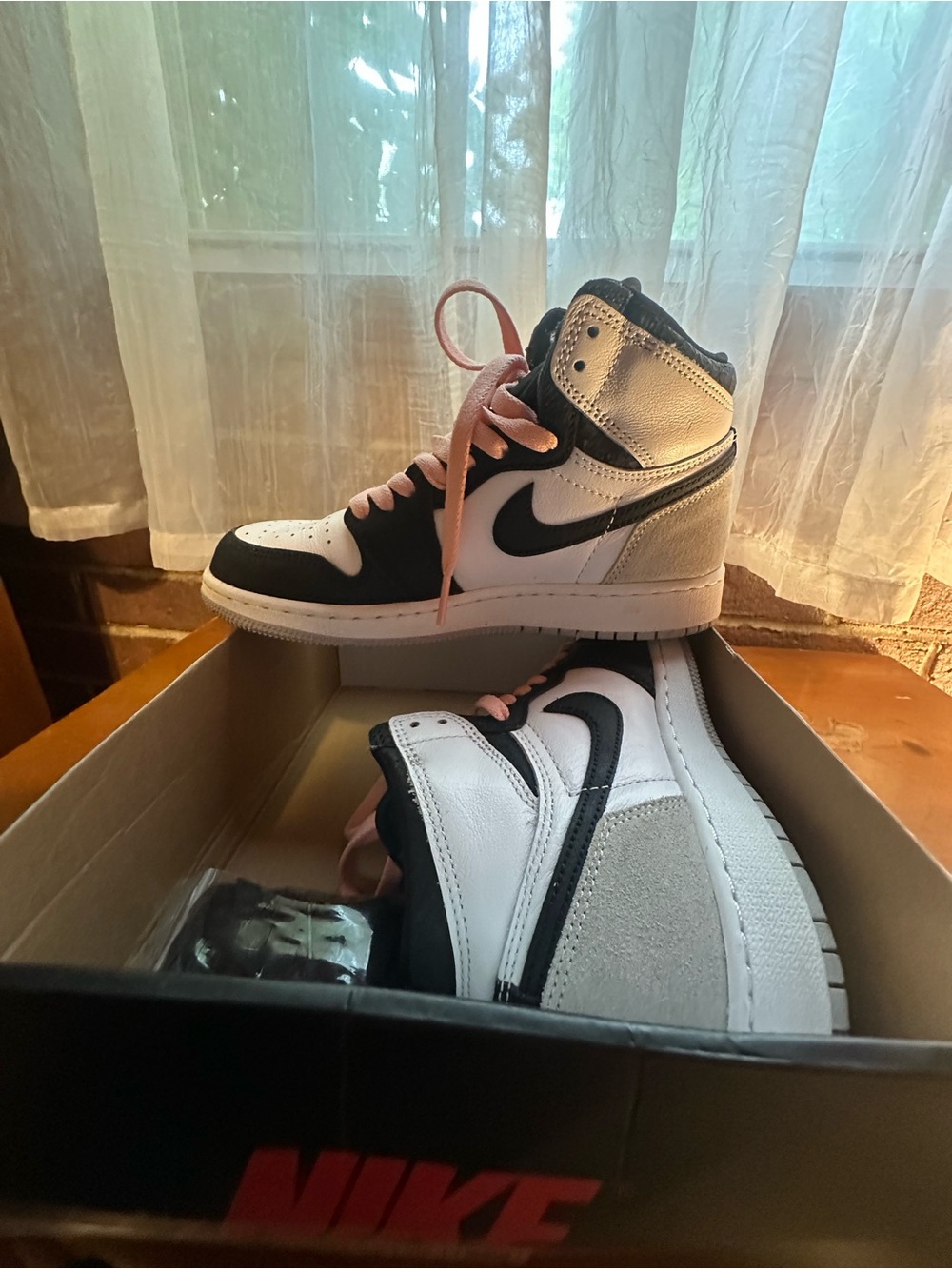 Nike Kids High-Top Sneakers in White, Black and Pink